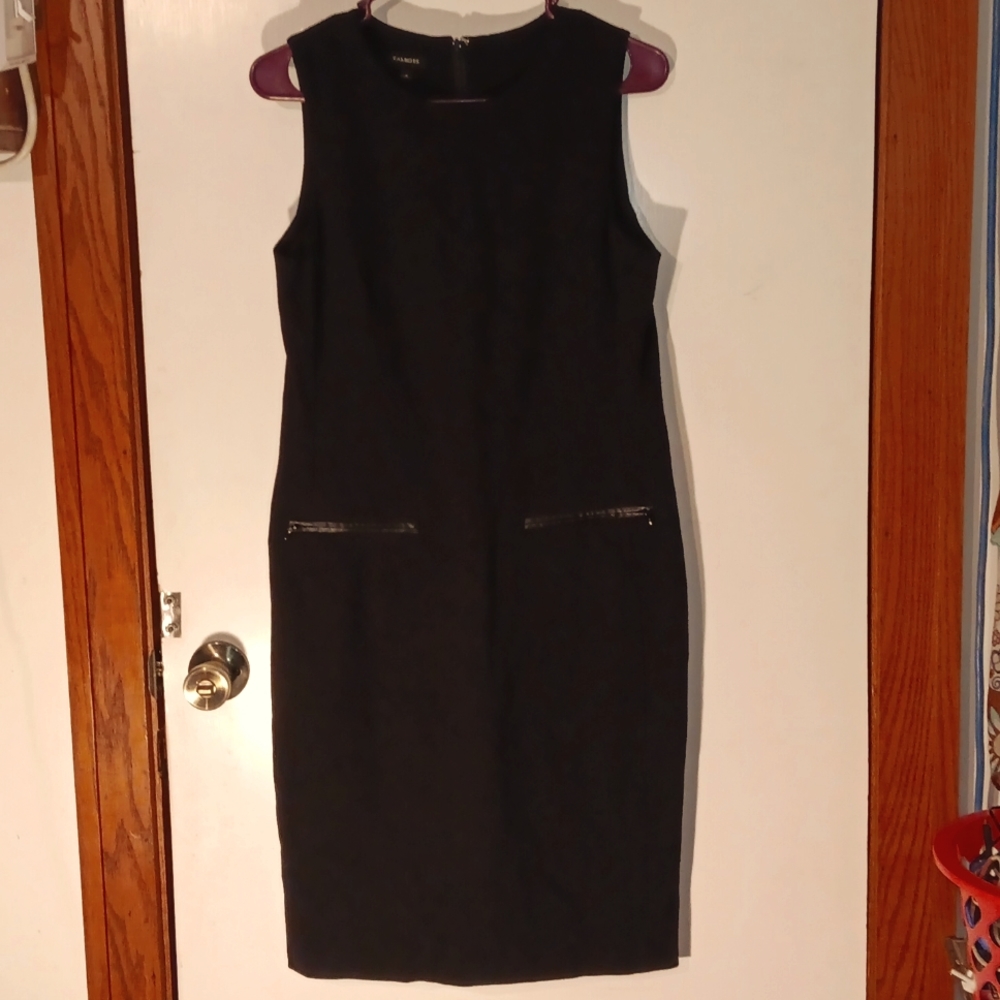 Talbots size 6 women's sleeveless black midi dress, pockets